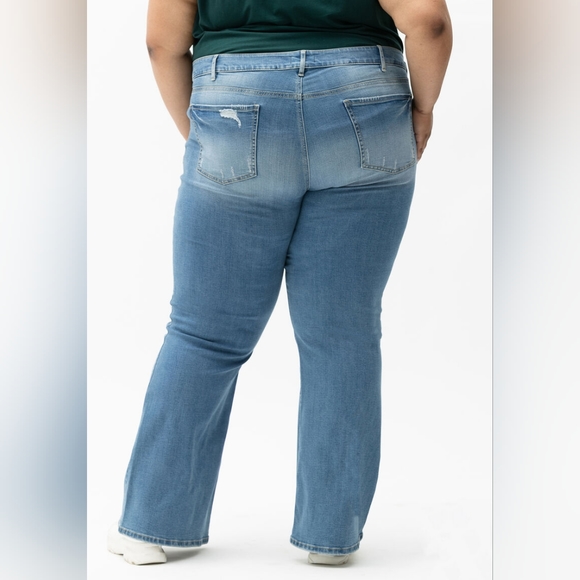 ⭐️HOST PICK⭐️ Plus Size Low Rise Destroyed Flare Jeans 18+ GBC Warehouse One - Picture 3 of 6